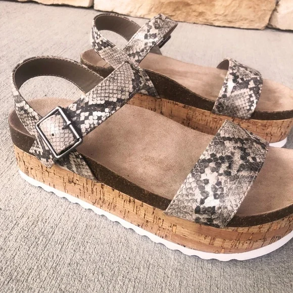 Snakeskin Print Palms Platform Espadrille Sandal By Chinese Laundry - Picture 6 of 11